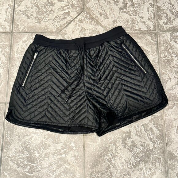 ATHLETA Womens NWOT Apres Quilted DOWN Ski Hiking Shorts Zip Pockets 8 Black $89 - Picture 8 of 8